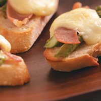 asparagus crostini