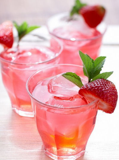 Spiked Strawberry Iced Tea
