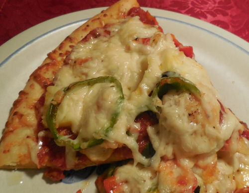 Hawaiian Chicken and Sartori cheese pizza