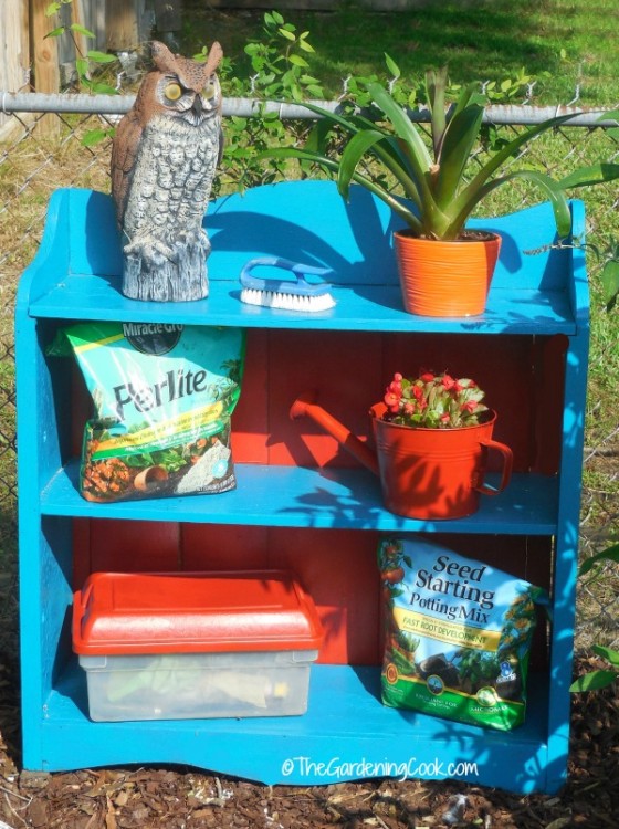 DIY Old Bookcase Garden Make Over