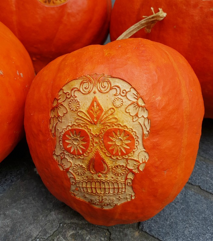 Pumpkin Carving Tips - Carve a Pumpkin Easily with these Tricks