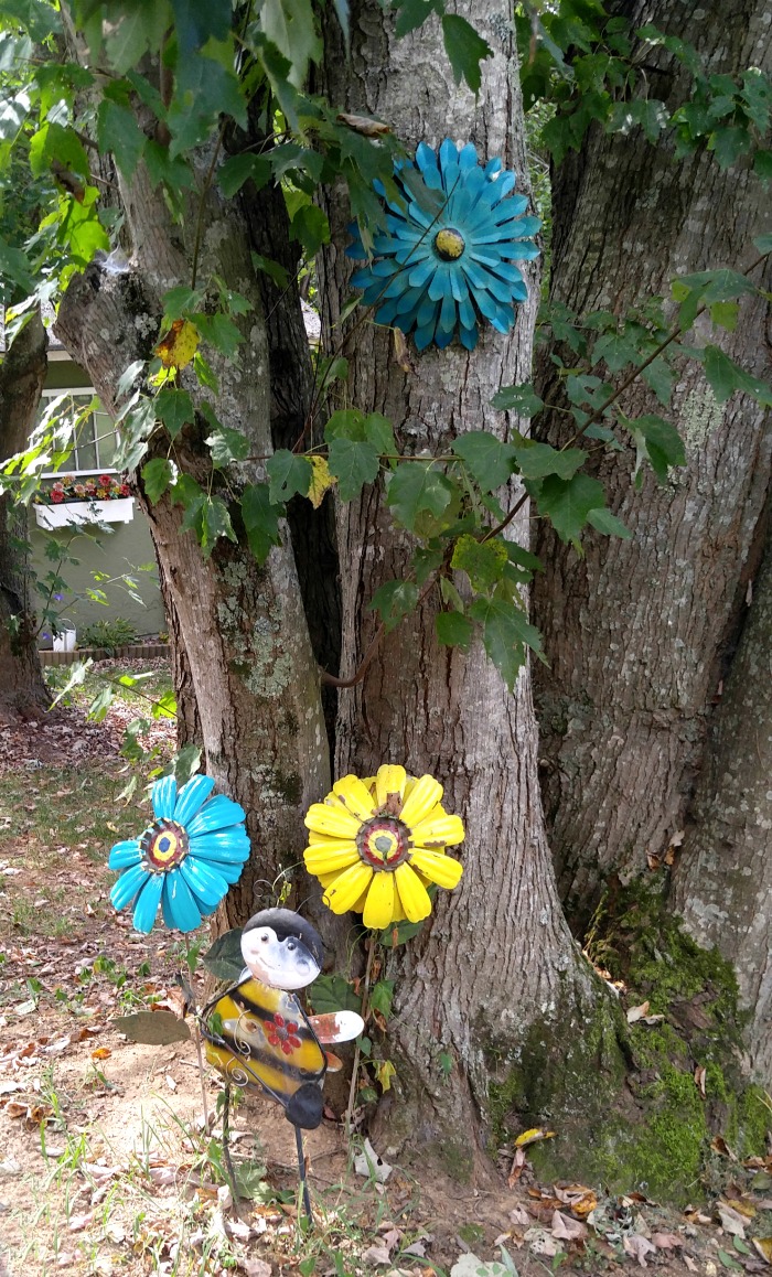 Garden metal yard art flowers and bee