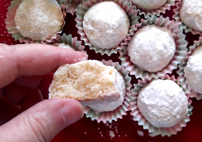 Take a bite of these lemon snowball cookies