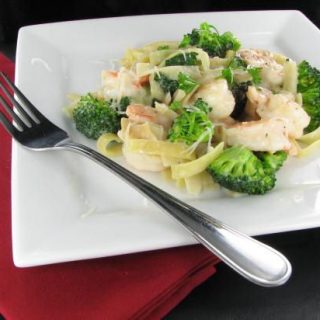 Shrimp Alfredo with Broccoli - Creamy and Delicious