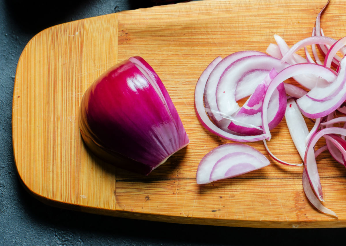 Sliced raw, red onions to use as a substitute for shallots.